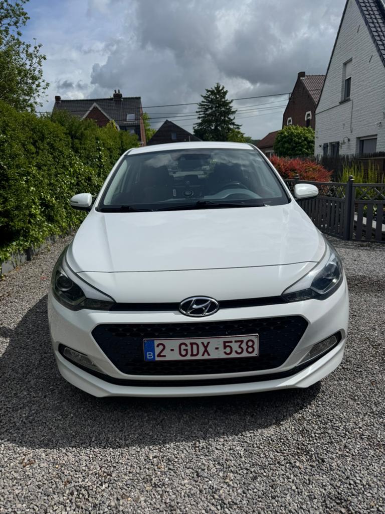 Hyundai i20 blanche, Auto's, Hyundai, Voorwielaandrijving, Stof, Wit, Particulier