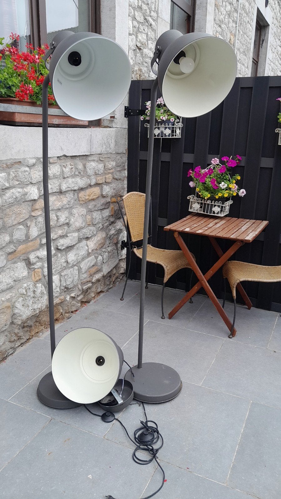 Lampes sur pied, Enlèvement