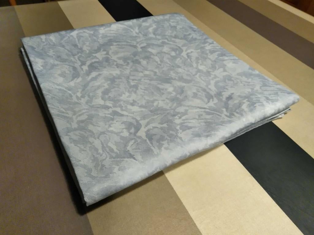 nappe verte à motif, Enlèvement ou Envoi, Intérieur