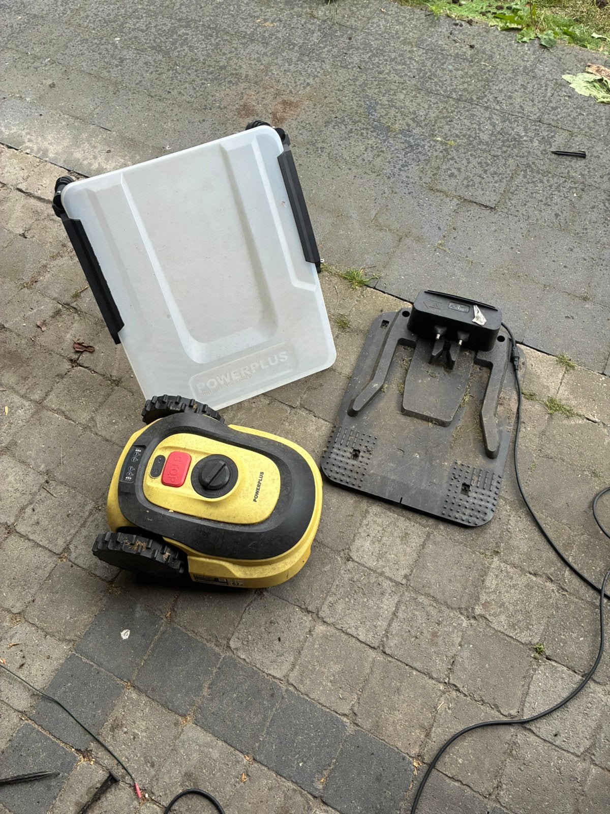 Powerplus robotmaaier 500m2, Enlèvement, Utilisé, 20 à 25 cm, Avec capteur de pluie