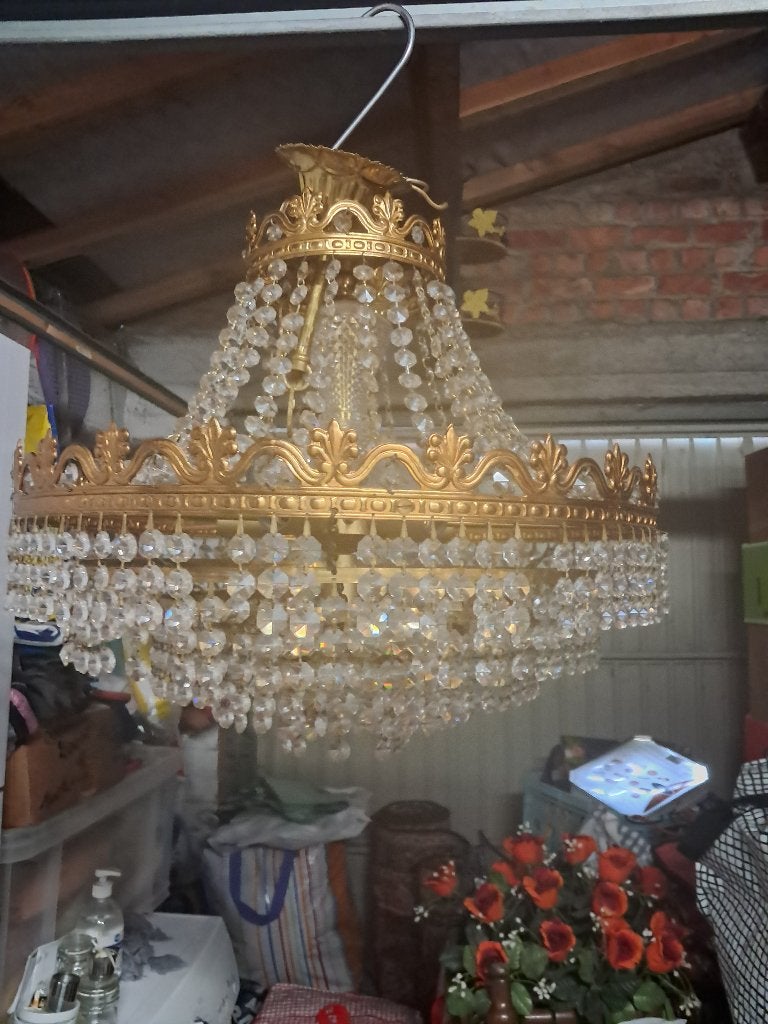 Lustre en cristal, Enlèvement