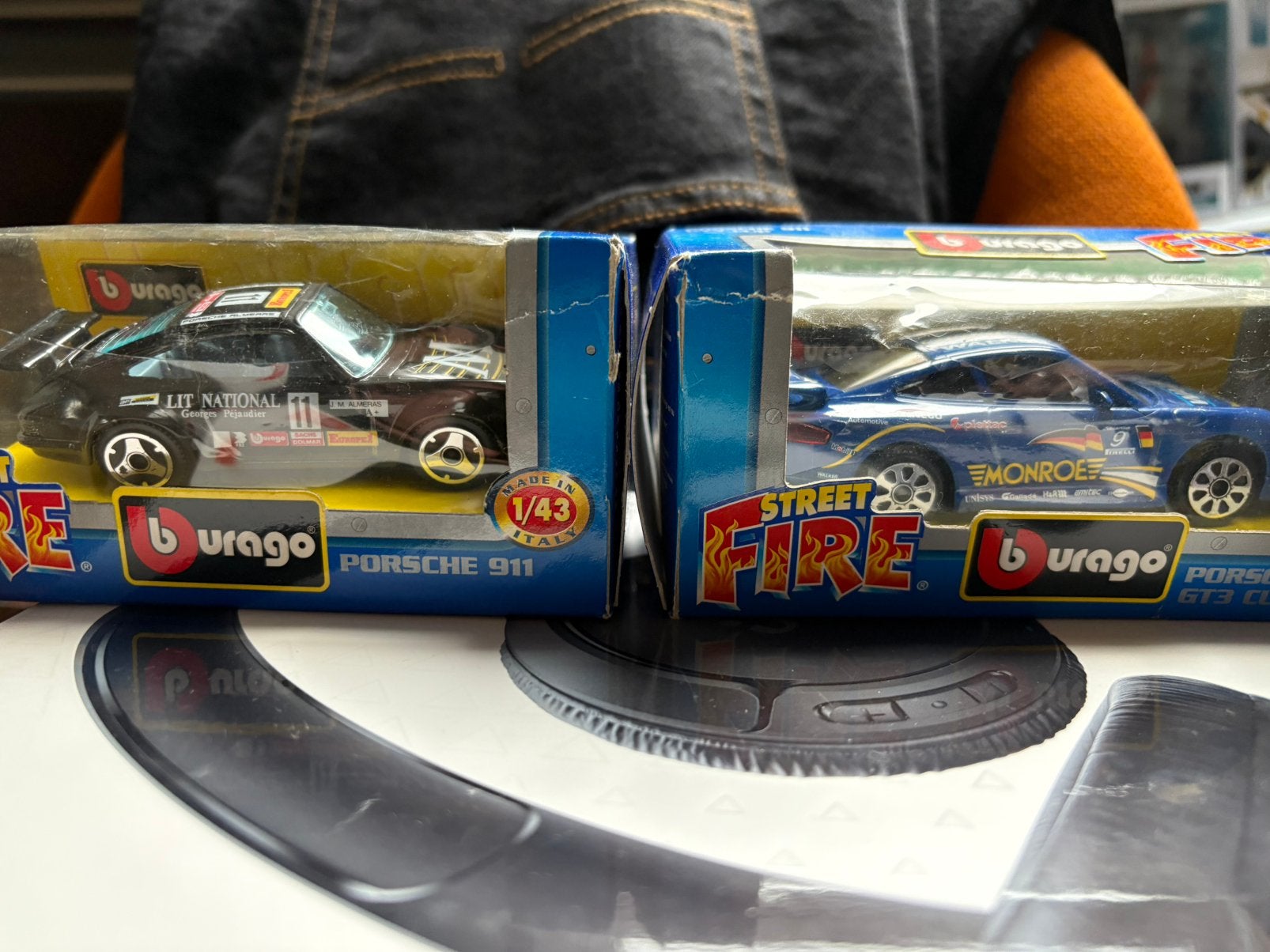 Porsche 911 en Porsche 911 gt3 cup Burago 1/43, Hobby & Loisirs créatifs, Voitures miniatures | 1:43, Enlèvement ou Envoi, Comme neuf