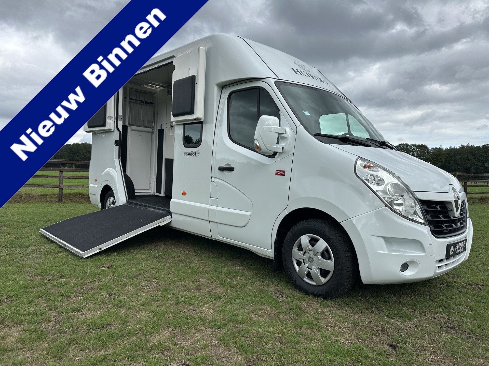 Renault Master BARBOT 2-paards paardenvrachtwagen dubbel cab, Dieren en Toebehoren, Paarden en Pony's | Trailers en Aanhangwagens