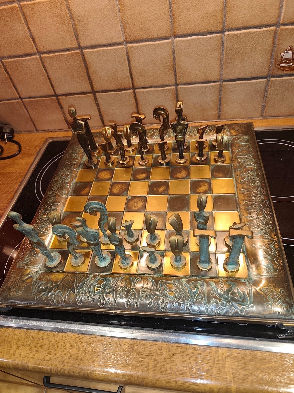 bronzen  schaakspel. 48 op 48 cm met grote bronzen stukken, Elektronische apparatuur, Ophalen