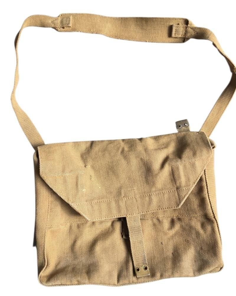 un sac d'officier britannique en toile de la Seconde Guerre, Enlèvement ou Envoi