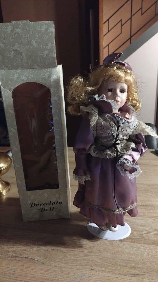POUPEE EN PORCELAINE, Collections, Poupées, Enlèvement, Poupée