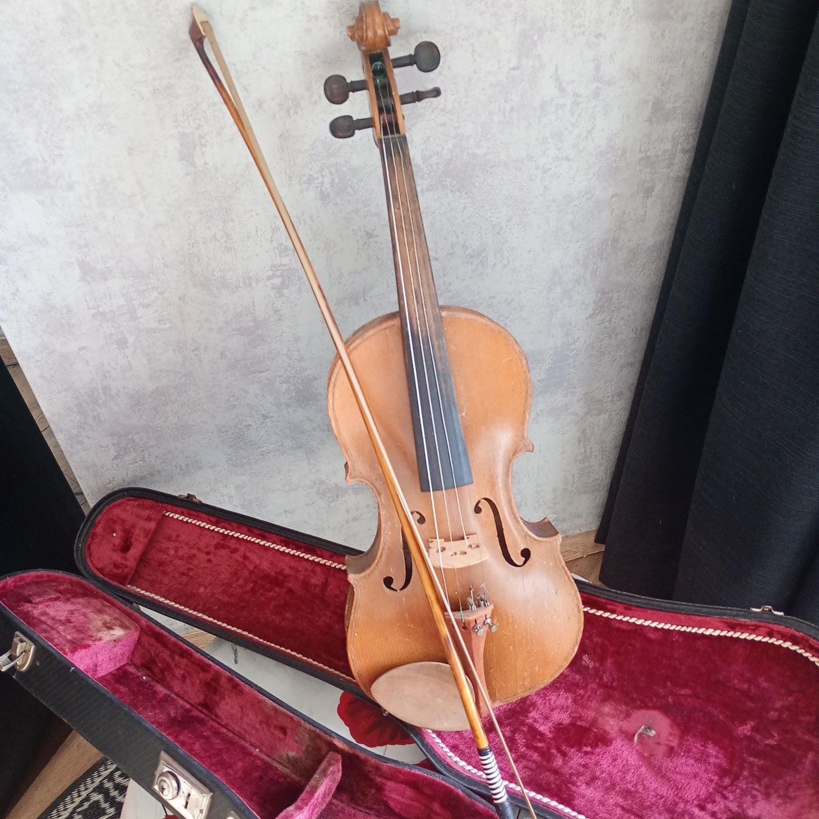 Viool Antonius Stradivarius 1713 met koffer en strijkstok, Enlèvement, Violon, Avec valise