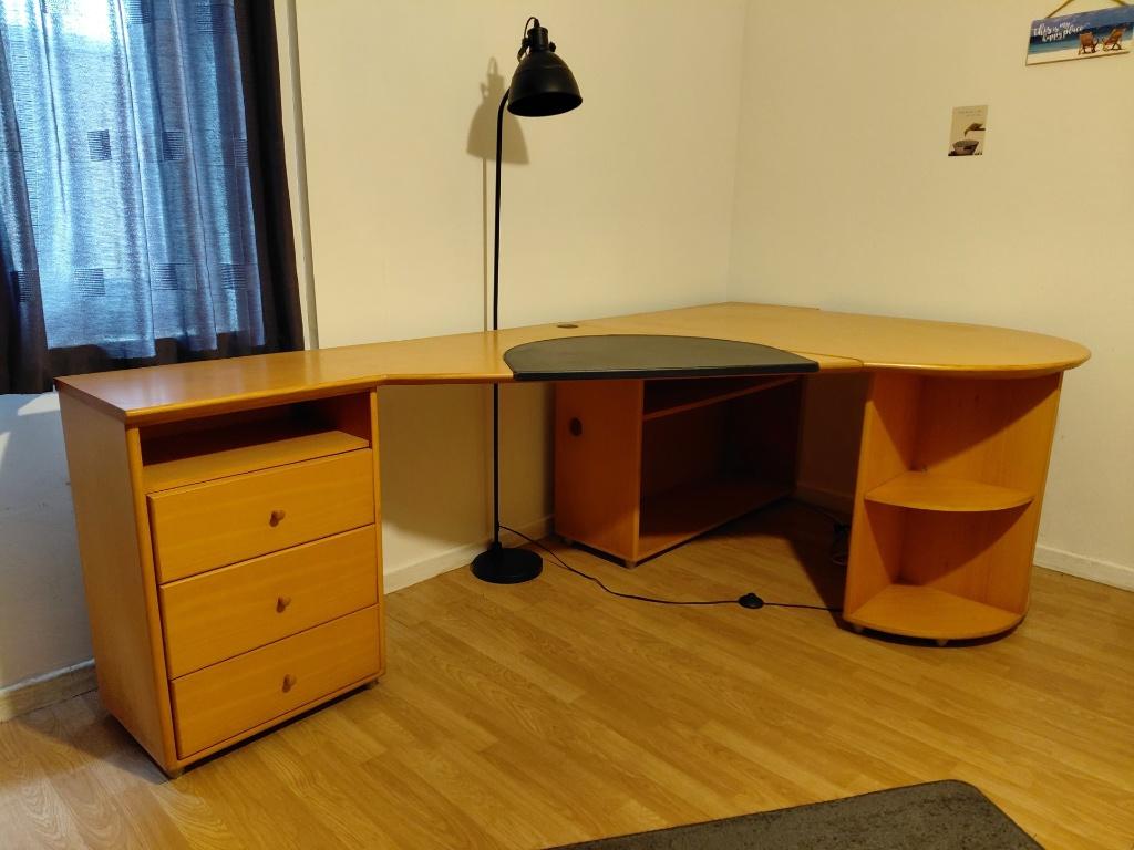Prachtig groot bureau met lades en opbergvakken., Huis en Inrichting, Bureaus, Ophalen, Met lades, 135 cm, Gebruikt