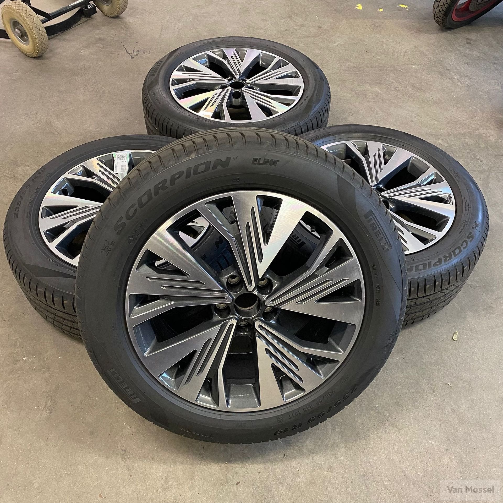 Audi Q4 E-tron Pirelli Scorpion Elect 235/55/R19 - 255/55/R1, 19 inch, Gebruikt, -, -