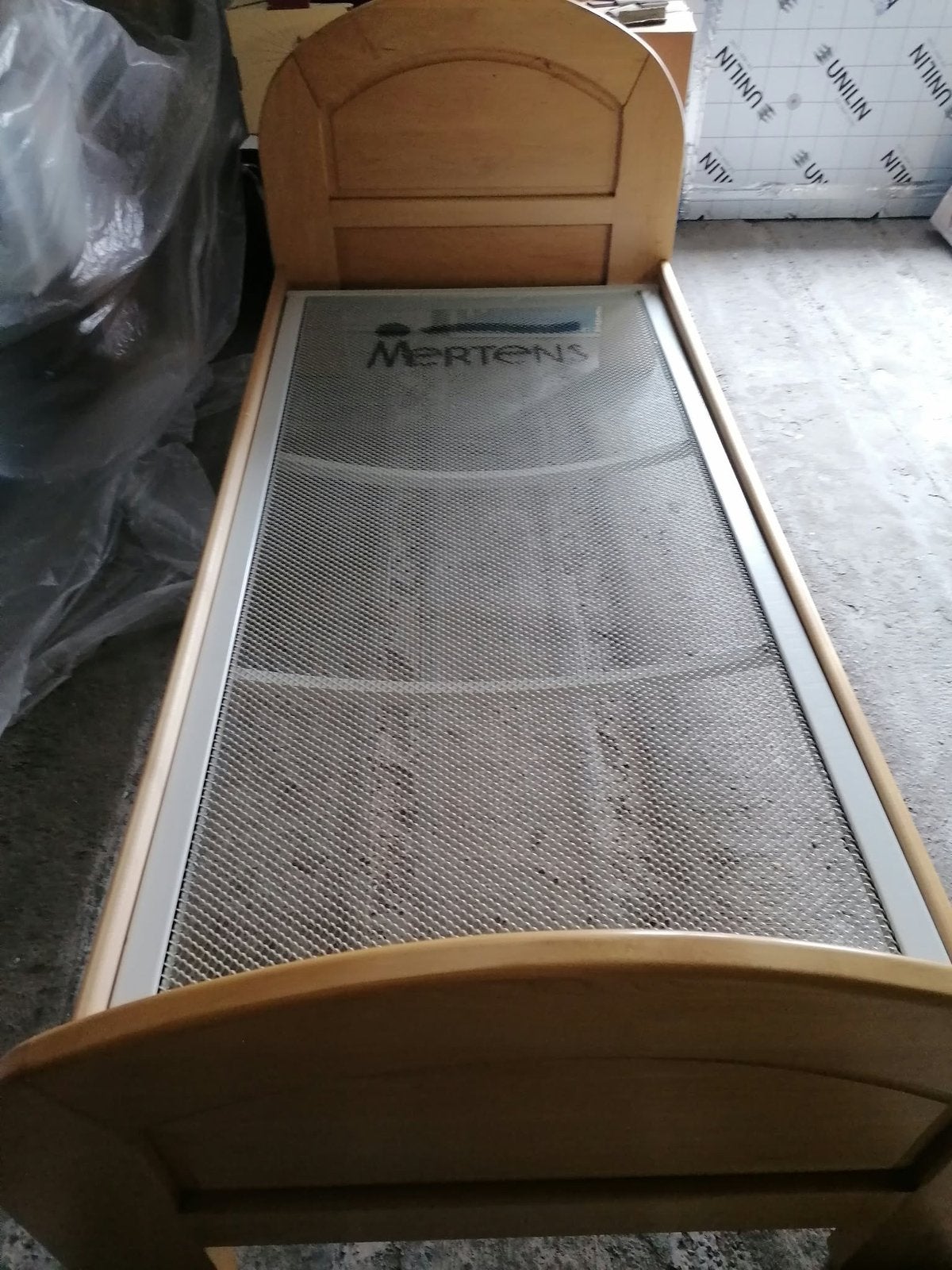 Eenpersoonsbed in massief hout, Ophalen, Gebruikt, 90 cm, Eenpersoons
