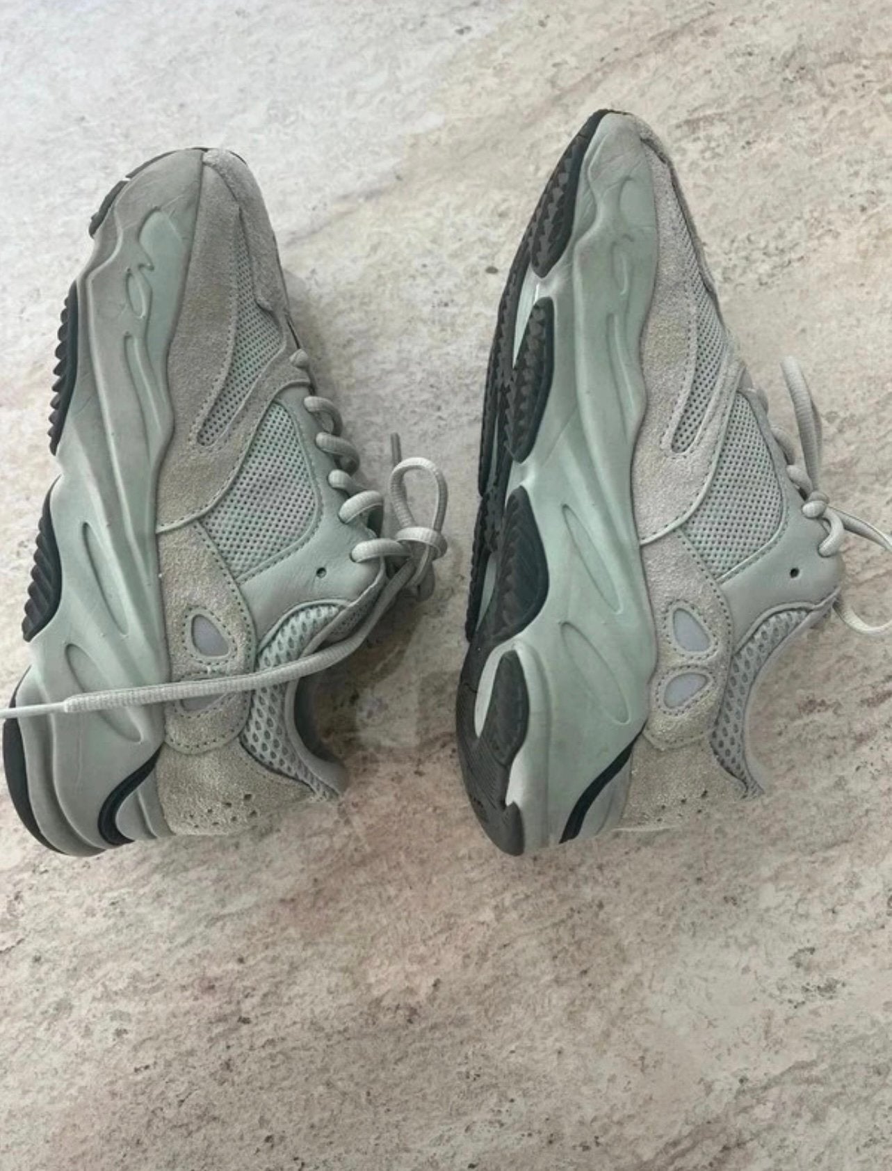 Yeezy Boost 700 salt Unisex, Ophalen of Verzenden, Zo goed als nieuw