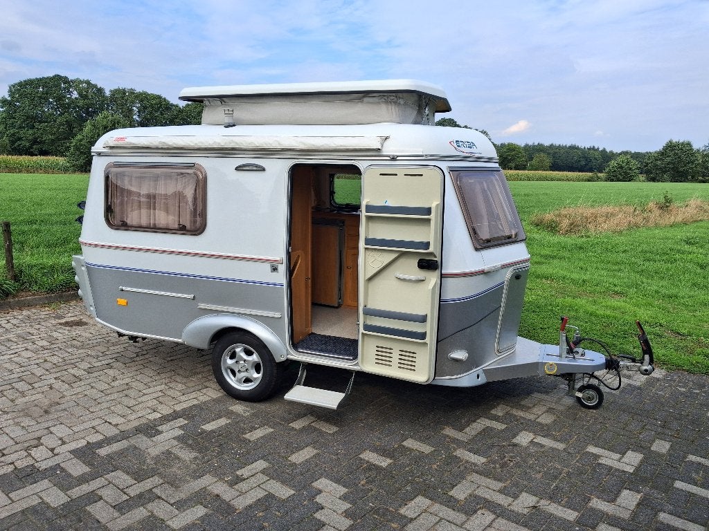 Keurige Eriba Familia 310 GT '05 met voortent/ luifel 750KG, Vast bed, Tot en met 3, Particulier, Schokbreker