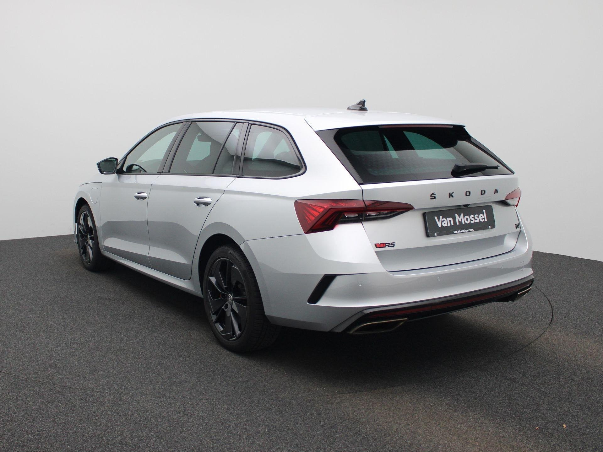 Skoda Octavia Combi 1.4 TSI PHEV 245 pk DSG6 RS MEMORY SEATS, Auto's, 245 pk, Stof, Gebruikt, Zwart