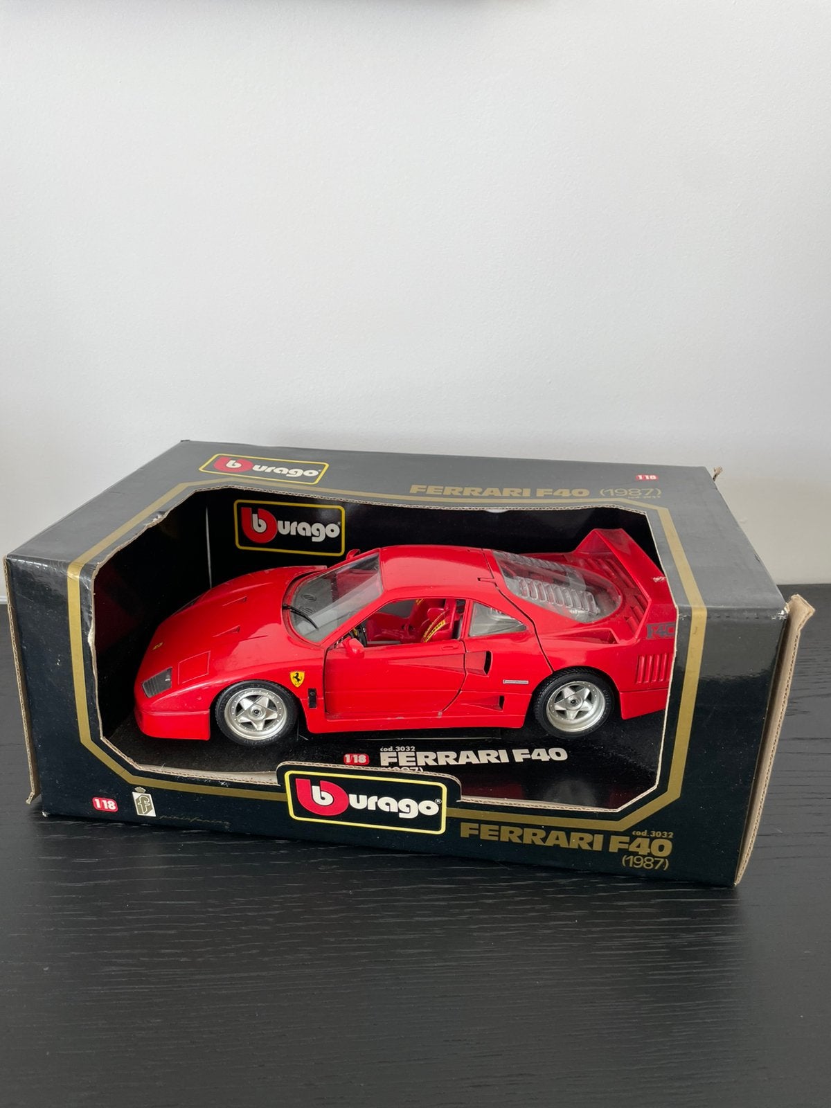 Ferrari F40 (1987) cod.3032 burago 1/18, Enlèvement ou Envoi, Comme neuf, Burago