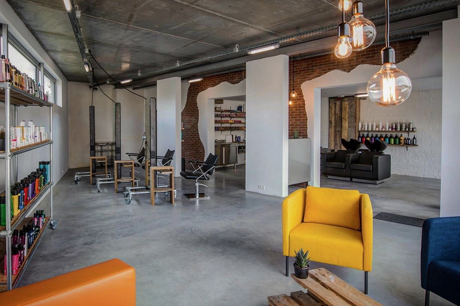 Intérieur de salon de coiffure industriel, Achat