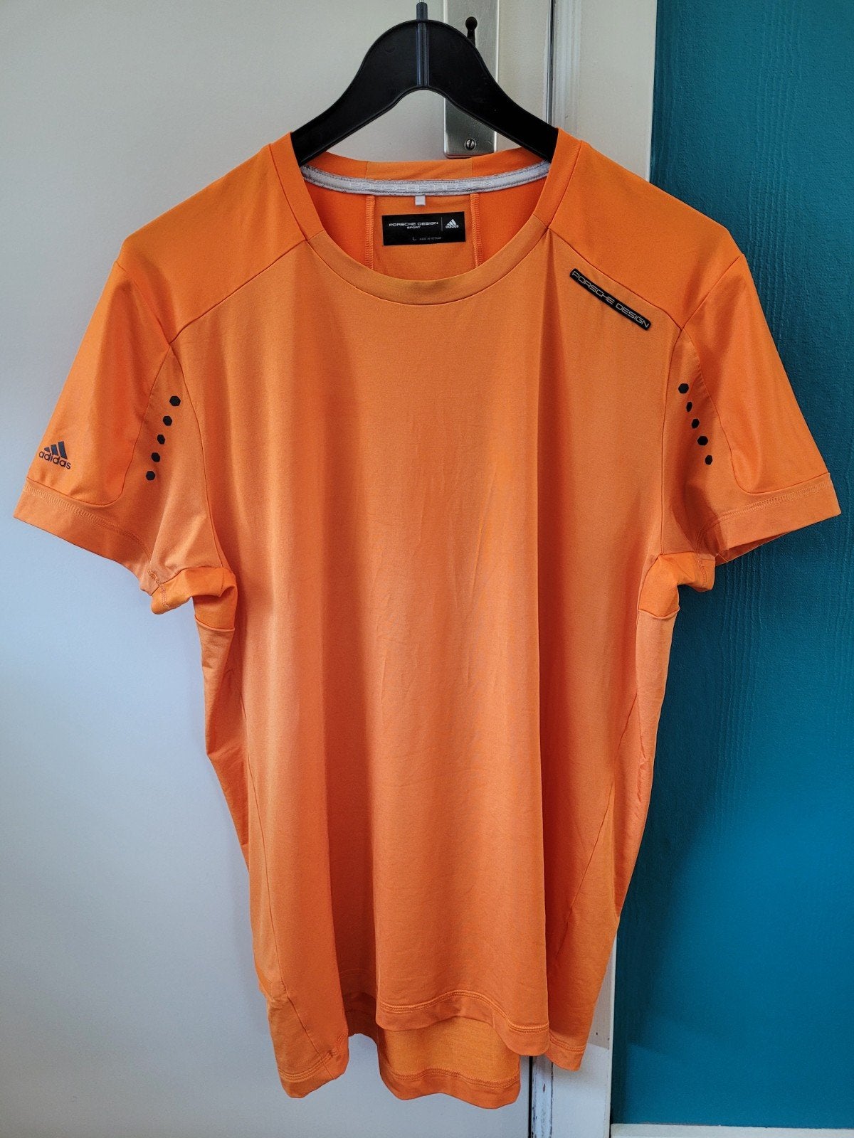 Sport t-shirt merk Porsche Design by Adidas, L, Ophalen of Verzenden, Maat 52/54 (L), Oranje