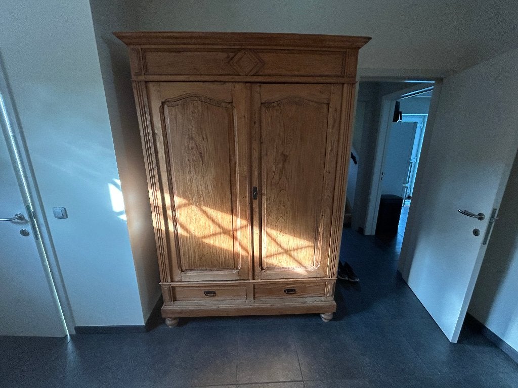 KOOPJE 300€, 2 mooie antieke kledingkasten, 2 nachtkastjes, Antiek en Kunst, Ophalen