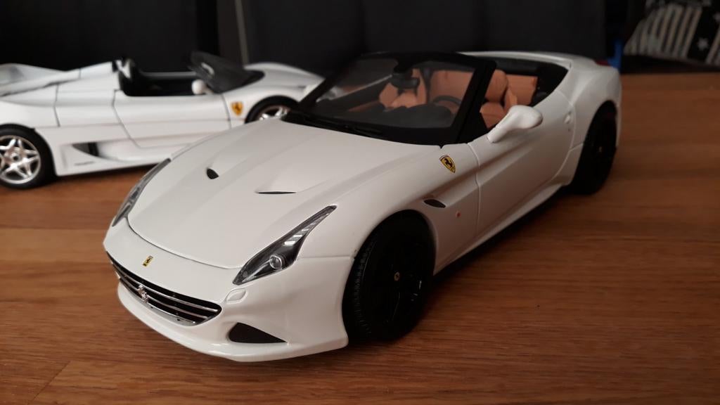 Burago 1/18 Ferrari California T Open Signature Wit, Ophalen of Verzenden, Zo goed als nieuw, Auto, Burago