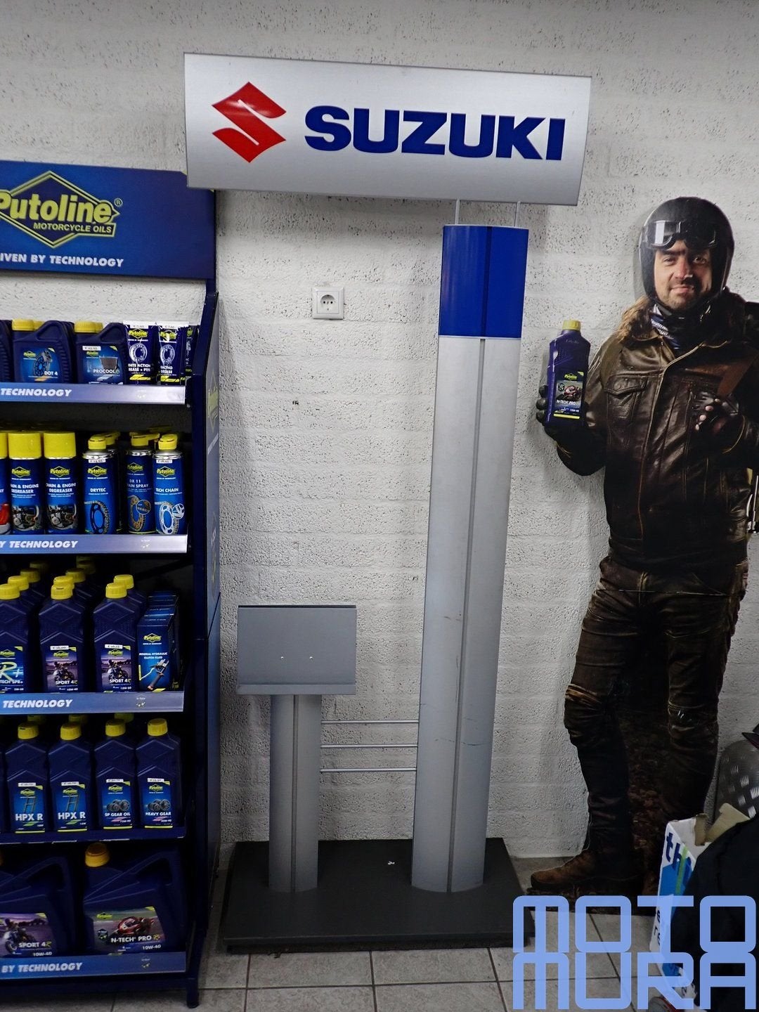 Reclamebord Suzuki dealerbord showroom folder bord, Verzamelen, Ophalen, -, -, Nieuw