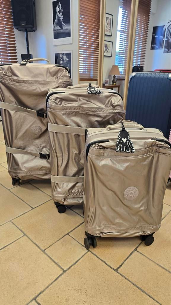 ENSEMBLE DE BAGAGES SUPER LÉGER KIPLING AS GOOD AS NEW 80x40, Enfants & Bébés, Porte-bébés & Écharpe porte bébé, Enlèvement
