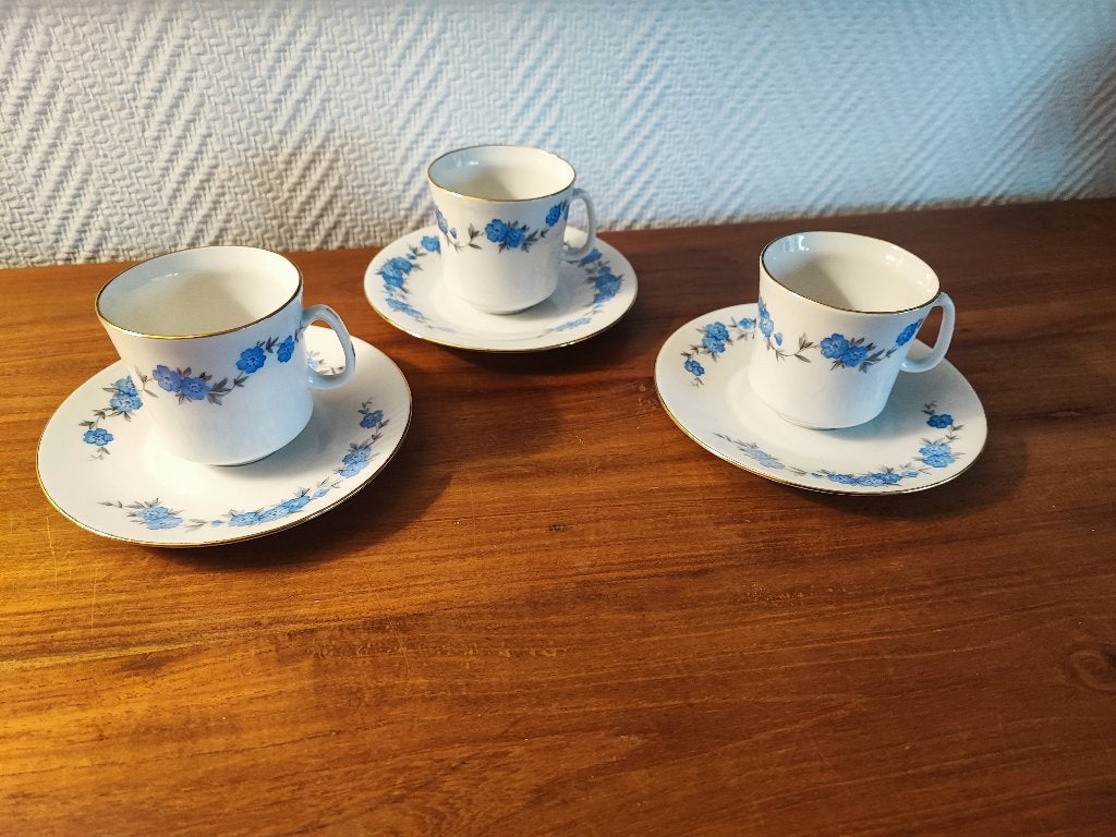 drie koffietassen met blauwe bloemen, Ophalen of Verzenden