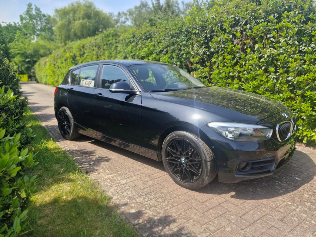Bmw 118i automaat euro6 2018 67dkm reeds gekeurd vvk garanti, Testrit aan huis, Zwart, 5 deurs, 3 cilinders