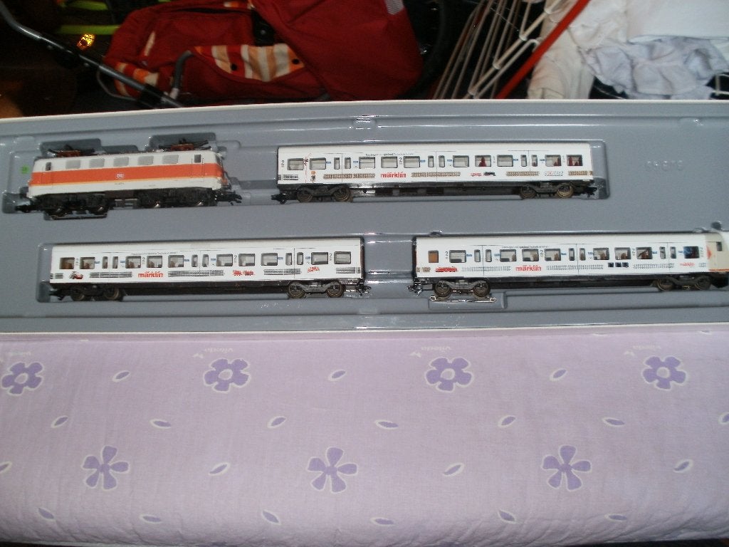 Marklin Ho treinset no 2849 met E lokomotief+3 rijtuigen., Hobby en Vrije tijd, Wisselstroom, Treinset, Nieuw, Ophalen of Verzenden