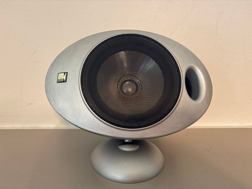 KEF KHT2005.2 "Egg" 6.1 Speakerset + 5 Statieven + Subwoofer, Kit d'enceintes, 60 à 120 watts, Enlèvement, Utilisé