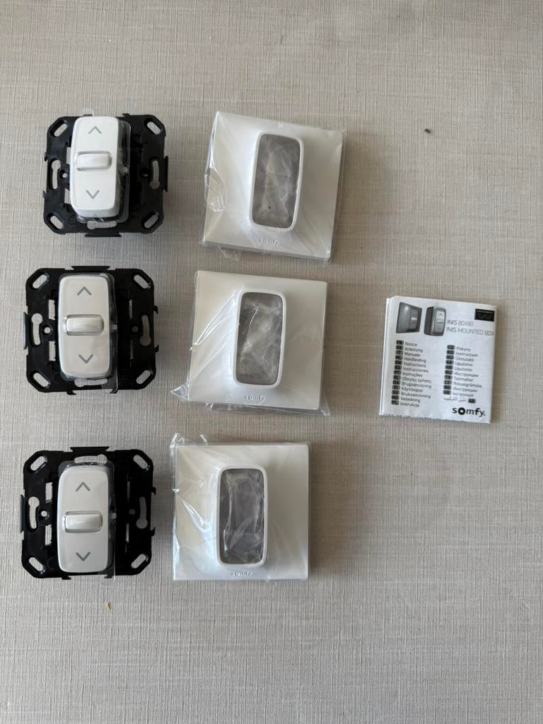 Somfy rolluik schakelaar 3 stuks NIEUW, Doe-het-zelf en Bouw, Rolluiken, Ophalen, Nieuw