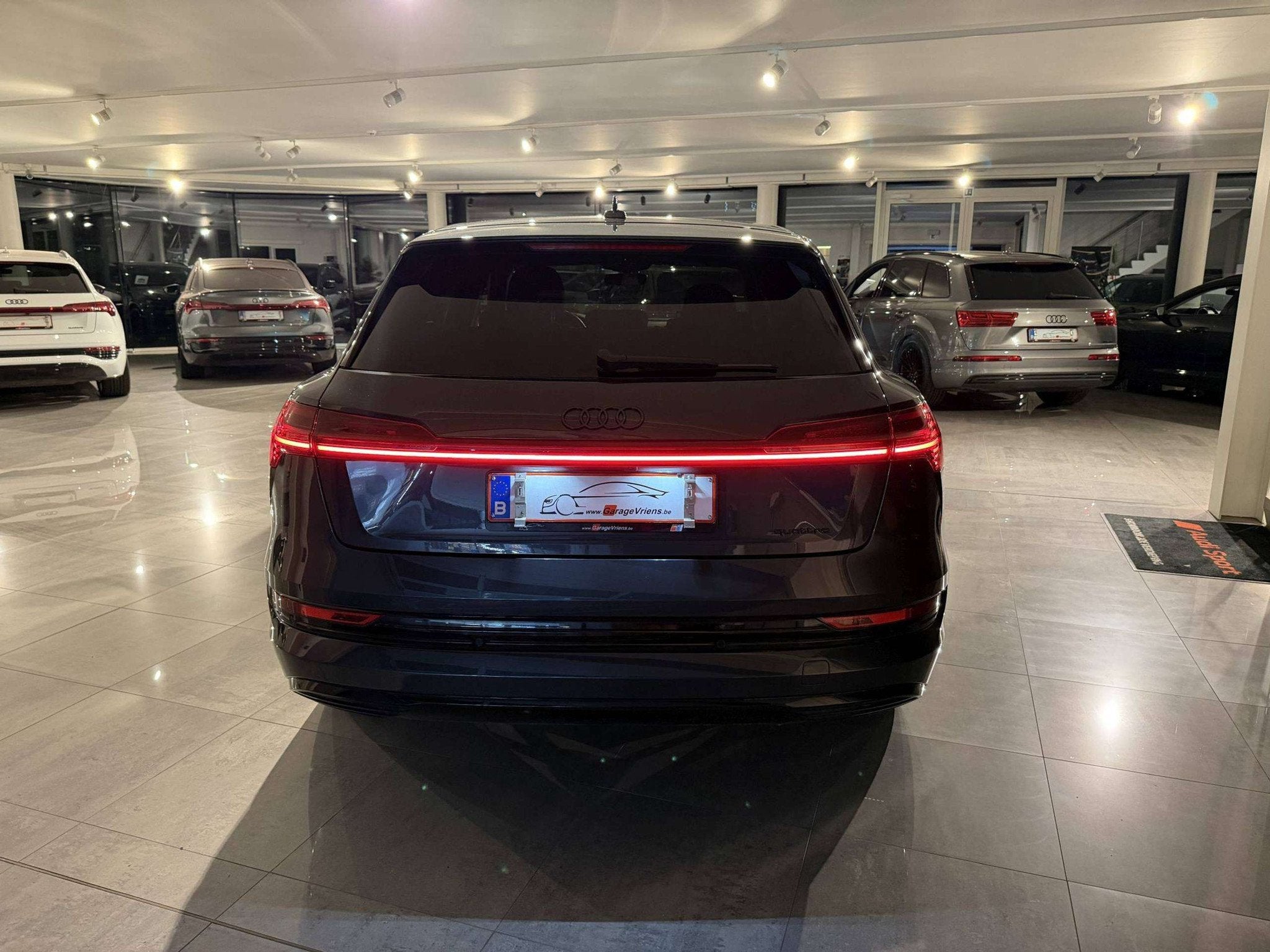 Audi Q8 e-tron 408PK QUATTRO * HAED UP * MATRIX * CAMERA * A, Autos, Cuir, Argent ou Gris, Achat, 408 ch
