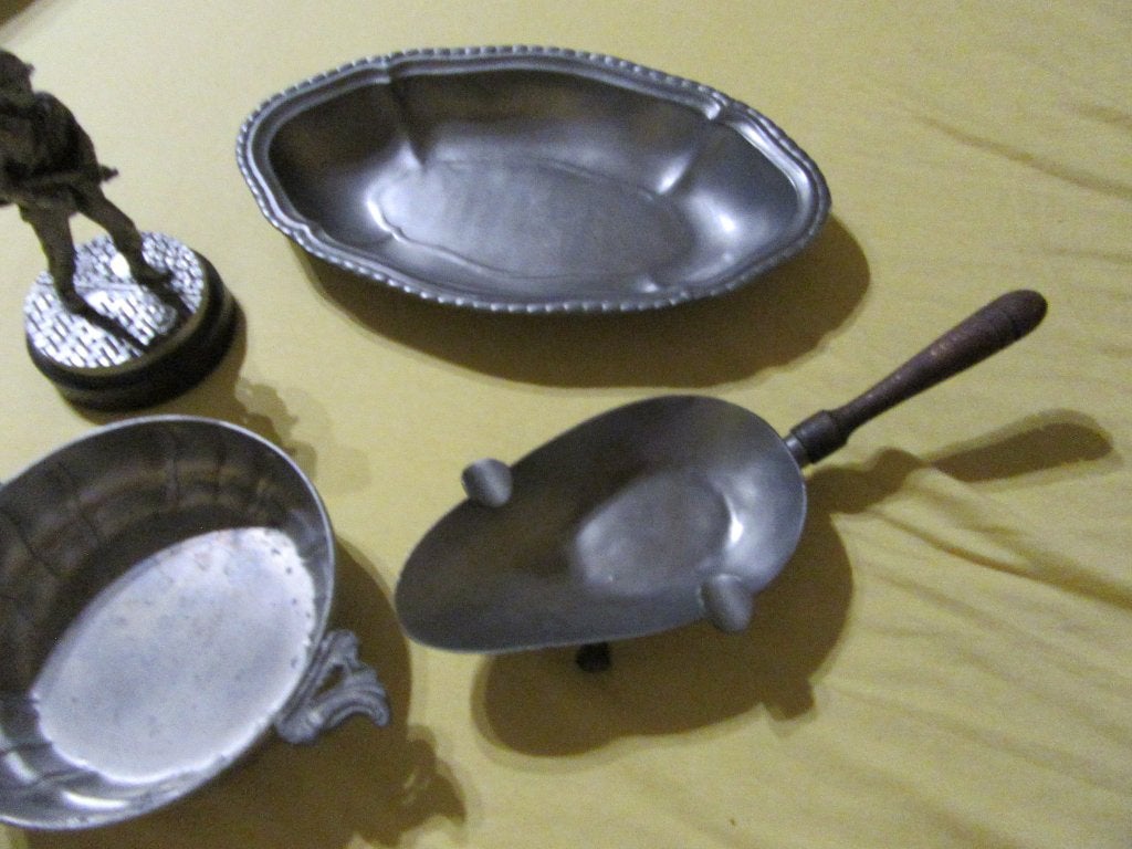 4 objets décoration ou utilitaires en étain 92 et 95 %, Enlèvement