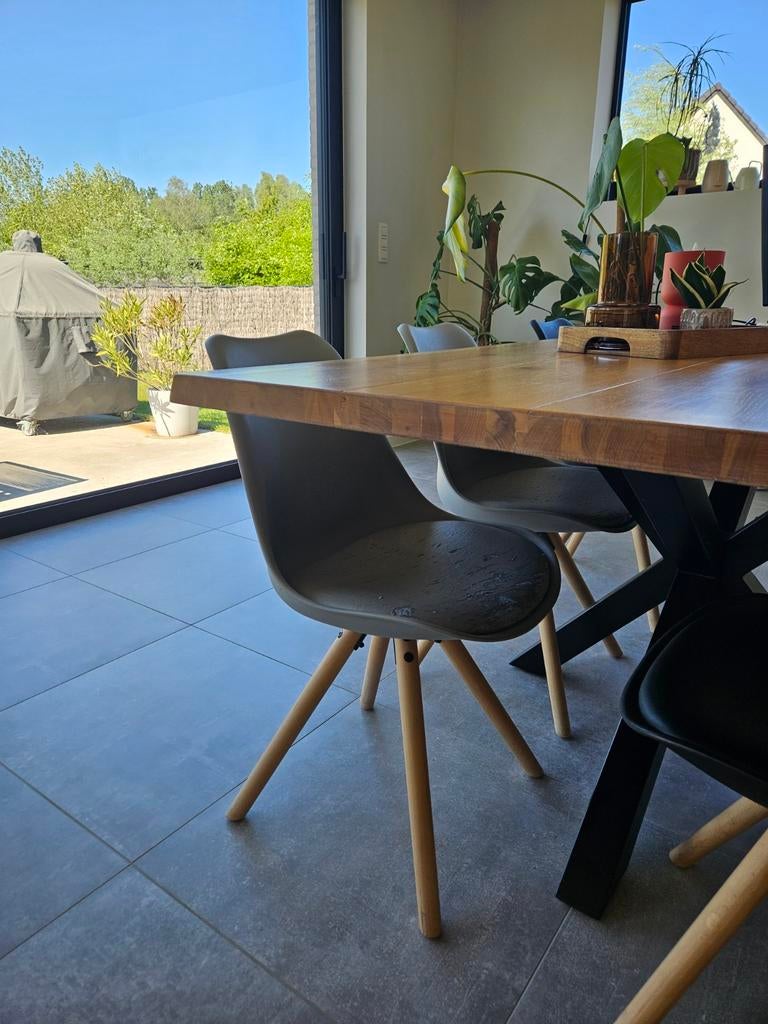 Gratis: 2 grijze eetkamerstoelen, Ophalen