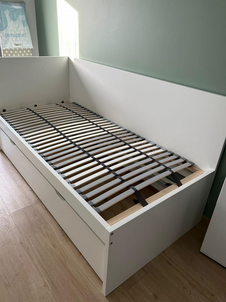 Ikea bed met onderbed + 2 matrassen 90x200, Huis en Inrichting, Slaapkamer | Bedden, Ophalen, Zo goed als nieuw