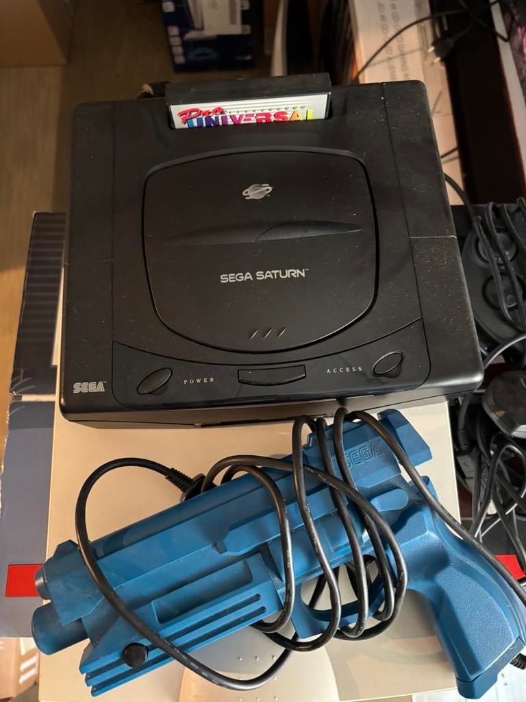 Sega saturn + lightgun + nights controller + pro cartridge, Games en Spelcomputers, Ophalen, Gebruikt, Saturn of Dreamcast, Met geheugenkaart