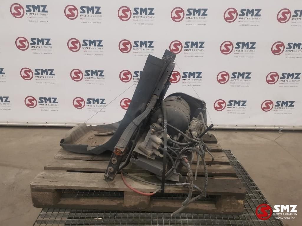 Occ Garde-boue gauche avec réservoir d'air Volvo F, Utilisé, Volvo, Carrosserie et Tôlerie