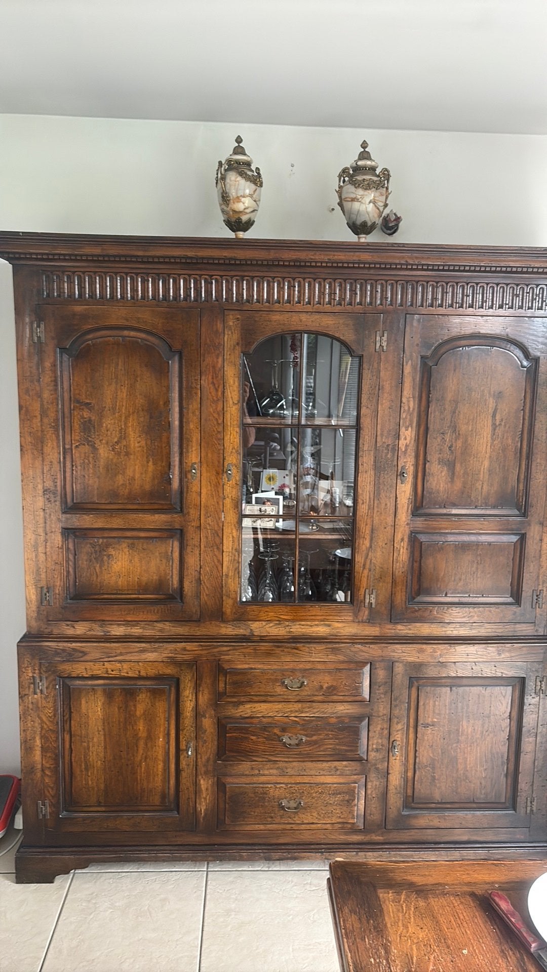 Eiken kast, Ophalen