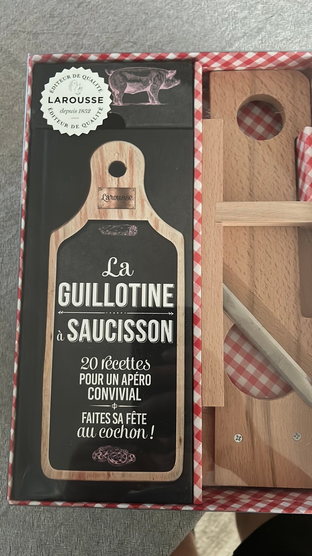 La guillotine a saucisson, Ophalen, Nieuw