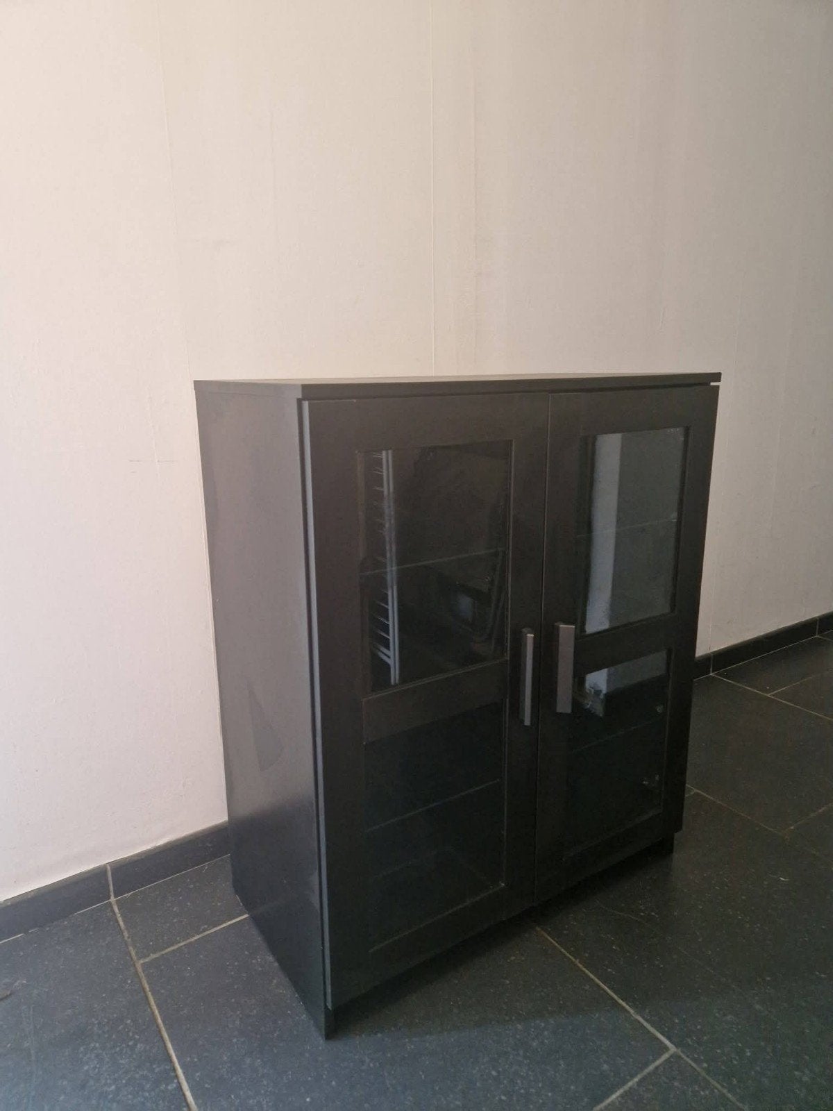 Armoire brimnes noire, Enlèvement