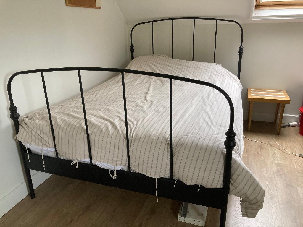 te koop metalen bed 140x200 inclusief matras en lattenbodem, Huis en Inrichting, Ophalen, Zwart, 140 cm, Zo goed als nieuw