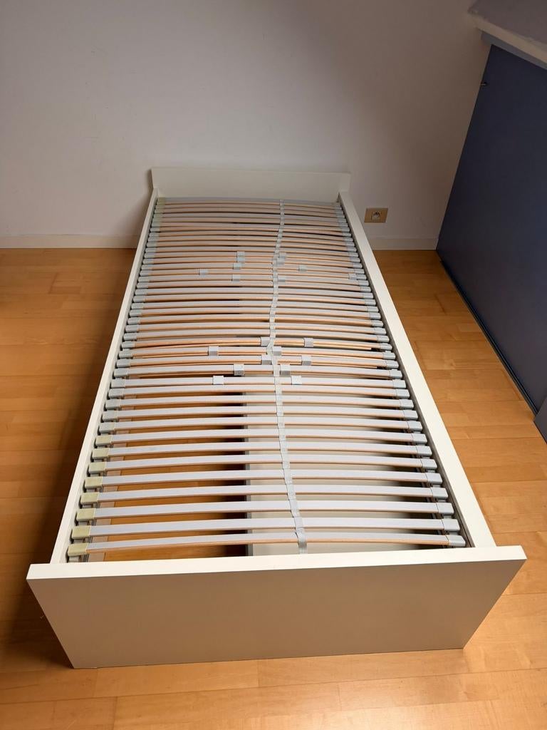 Eenpersoonsbed 90x200 met 2 onderlades, Huis en Inrichting, Slaapkamer | Bedden, Ophalen, Zo goed als nieuw
