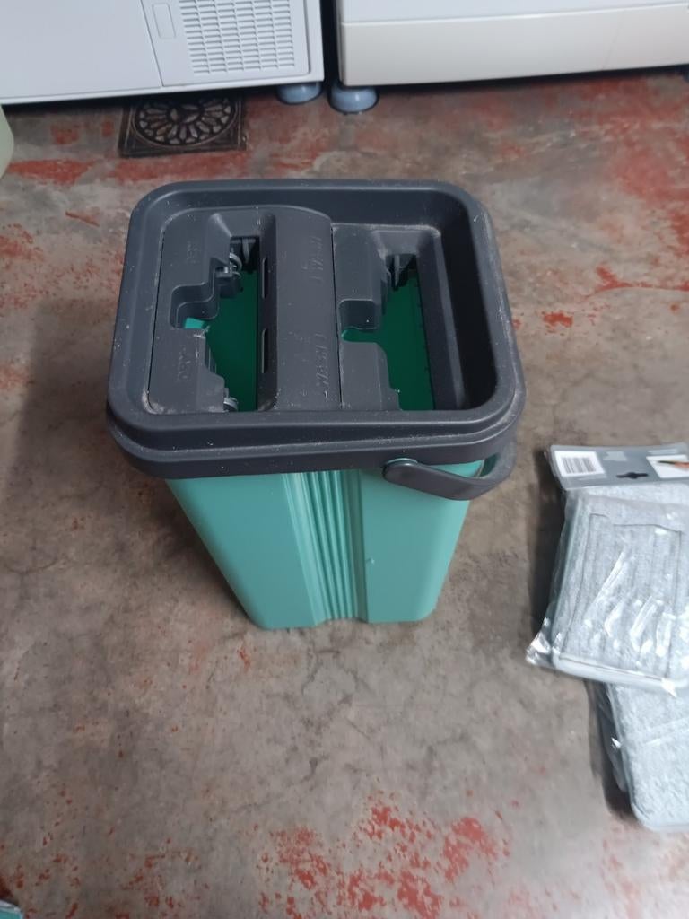 Balai nettoyage + recharge, Moins de 10 litres, Moins de 50 cm, Enlèvement ou Envoi, Comme neuf