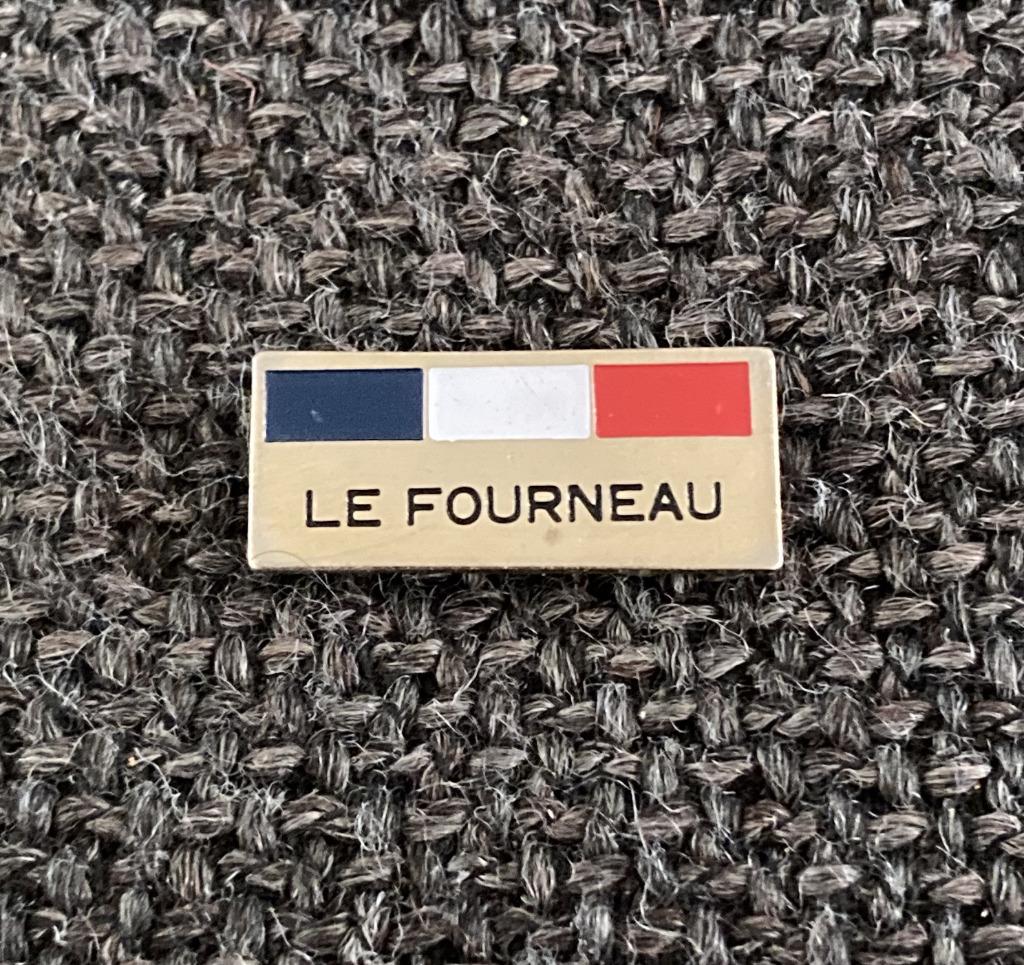 PIN - LE FOURNEAU - FRANCE - FRANKRIJK, Envoi, Utilisé, Autres sujets/thèmes, Insigne ou Pin's