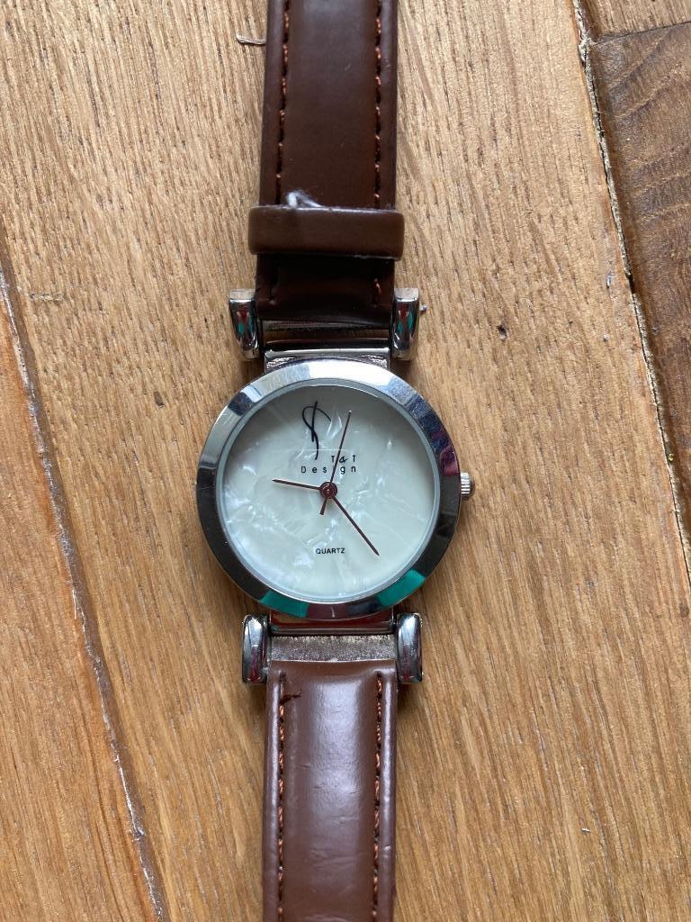 horloge T&T, Montre-bracelet, Autres marques, Enlèvement ou Envoi, Cuir