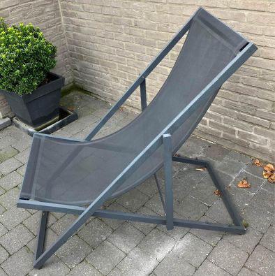 Ligstoel metaal met textileen zitting, Tuin en Terras, Ophalen, Zo goed als nieuw, Metaal