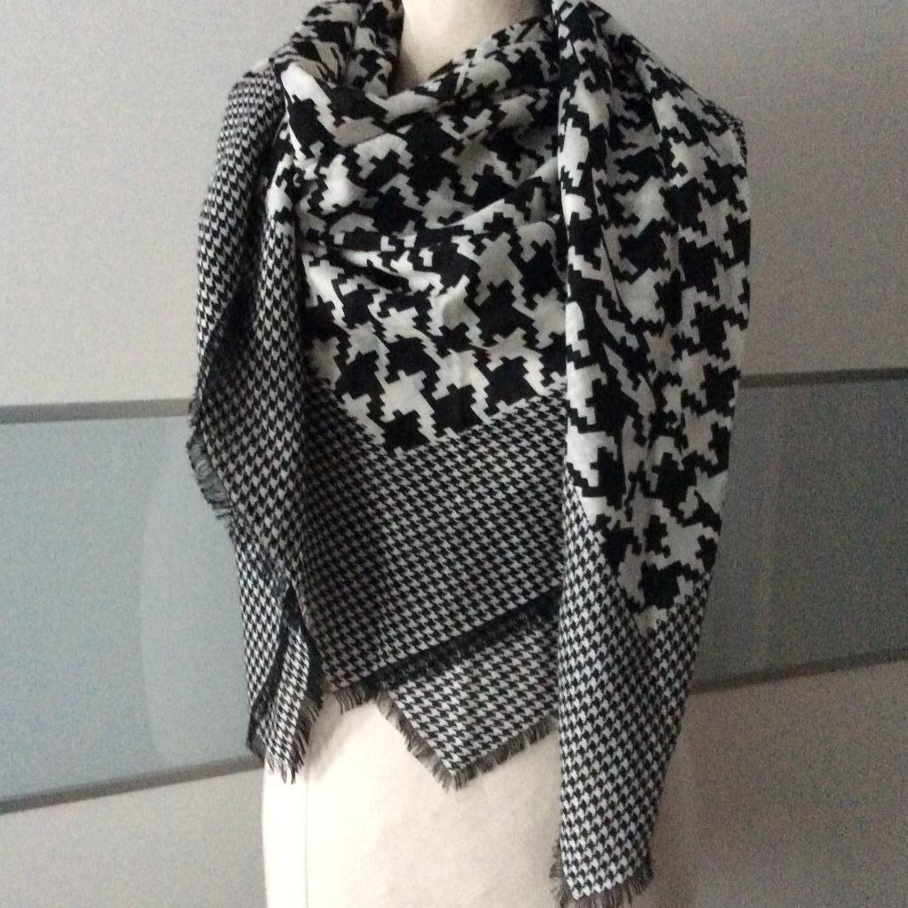 Sjaal Elegance, Kleding | Dames, Elegance, Ophalen of Verzenden, Nieuw, Sjaal