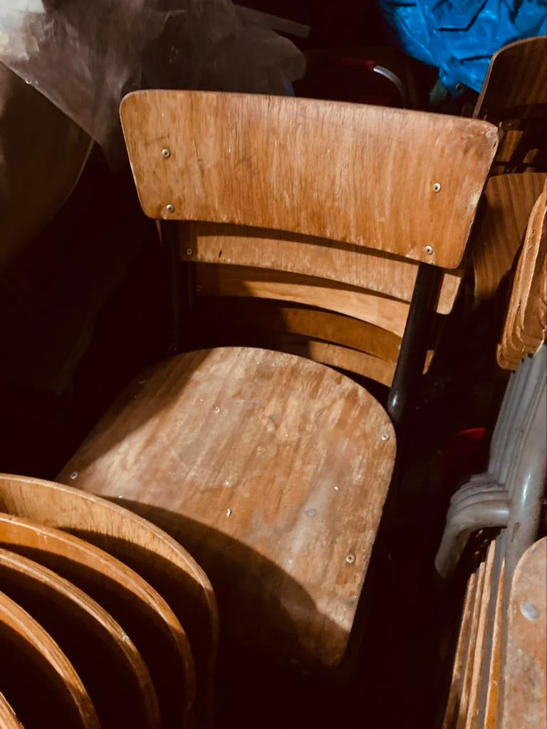 Vintage houten schoolstoelen en stapelstoelen, Huis en Inrichting, Stoelen, Ophalen