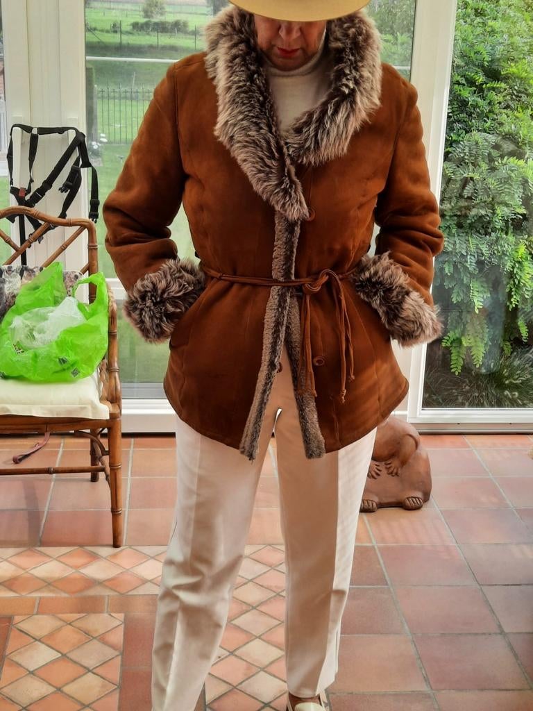 Suède winterjas met binnenkant geschoren lam, Kleding | Dames, Ophalen of Verzenden, Zo goed als nieuw, Maat 38/40 (M)