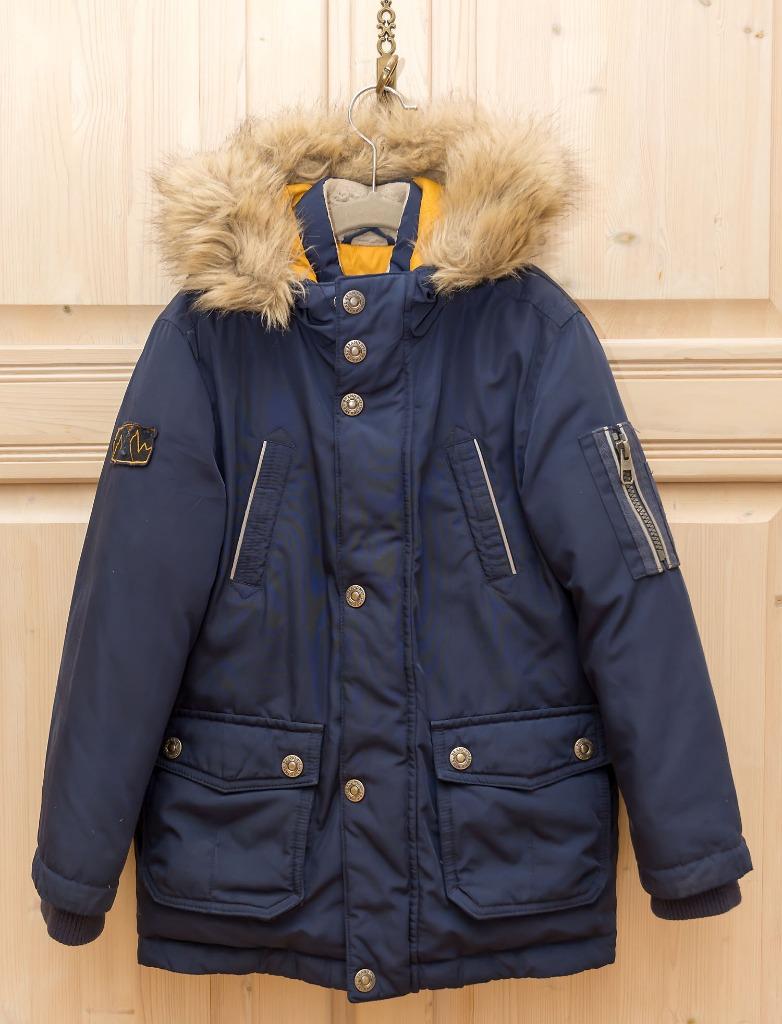 Donkerblauwe dons jas met kap, maat 128, Kinderen en Baby's, Kinderkleding | Maat 128, C&A, Ophalen of Verzenden, Zo goed als nieuw