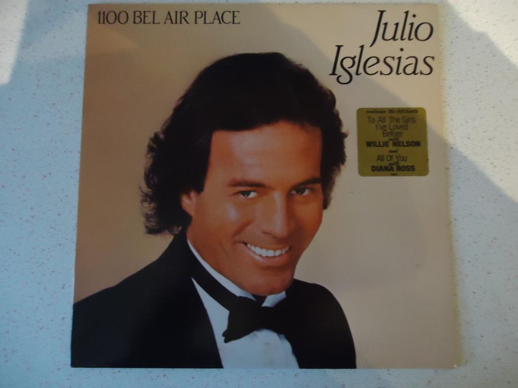 LP van "Julio Iglesias" 1100 Bel Air Place anno 1984., Enlèvement ou Envoi, Comme neuf, 12 pouces