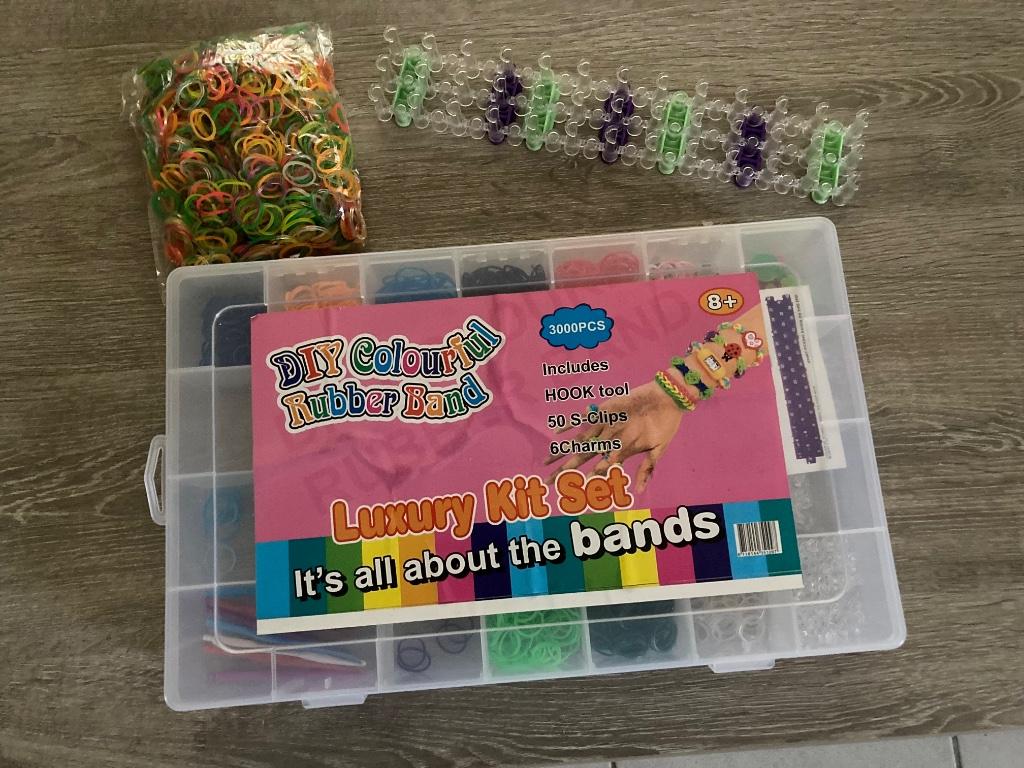 Loombands gevulde sorteerdoos + extra’s, Ophalen, Zo goed als nieuw
